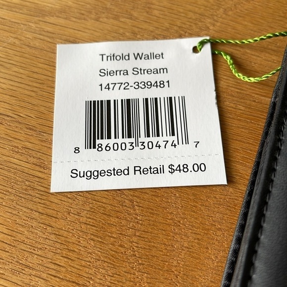 NWT Vera Bradley Trifold Wallet in Sierra Stream - Picture 5 of 7